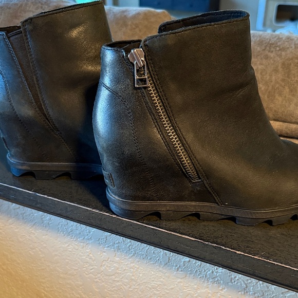 Sorel Black Leather Wedge Boots - Picture 1 of 6